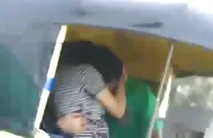 Lihatlah bokep muda cantik mereka bermain di kolam renang.