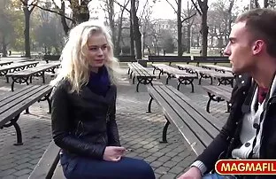 Di Sana, Dia video bokep mama muda Bertemu Lee.
